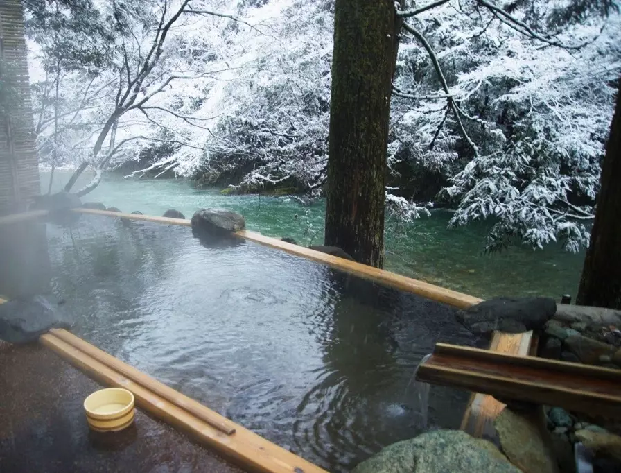 Japanese onsen etiquette