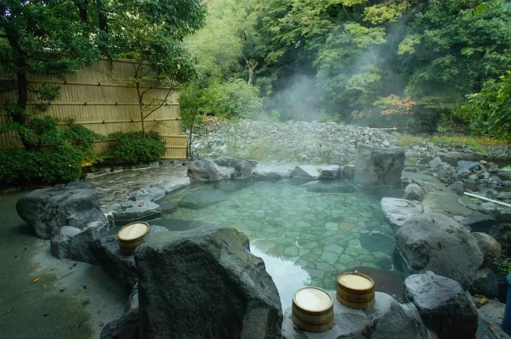 Japanese onsen etiquette